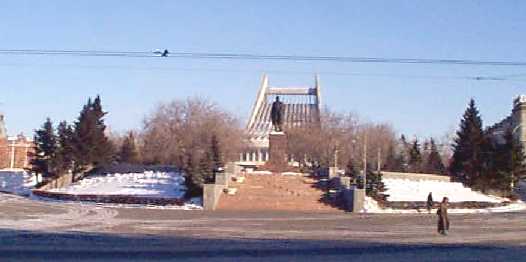 Самый большой в городе памятник В.И.Ленину